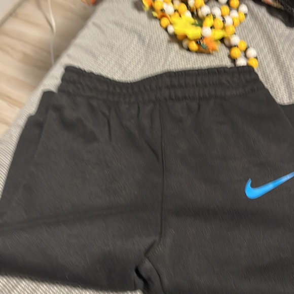 Nike Casual kids Joggers NWts!! Sz 24 months . BNWTS!! - Picture 2 of 2